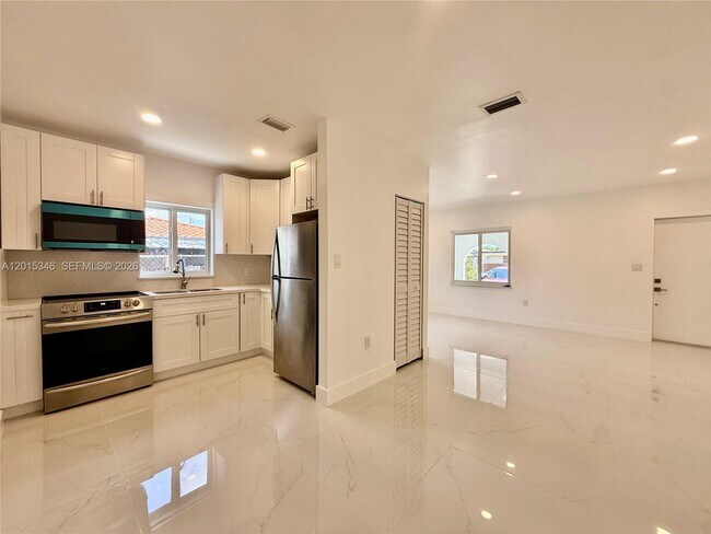 Foto del edificio - 228 NW 32nd Ave