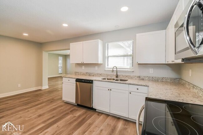 Building Photo - 7010 Bernay Ave
