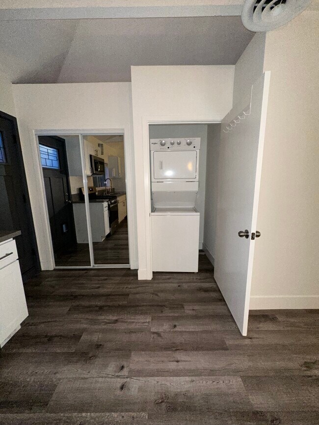 Foto del edificio - 14730 Weddington St