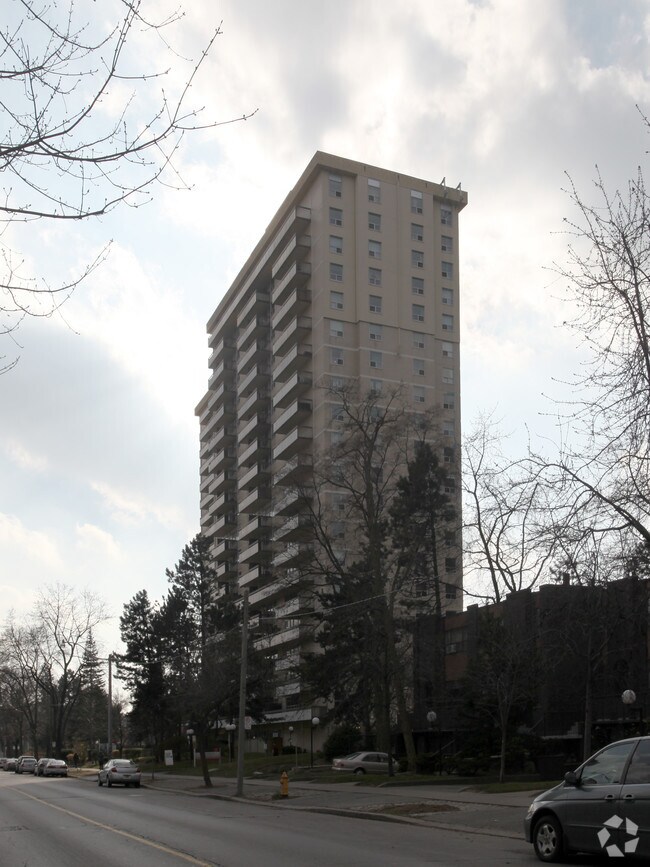 Grenadier Square High Park Apartments 40 High Park Ave Toronto, ON