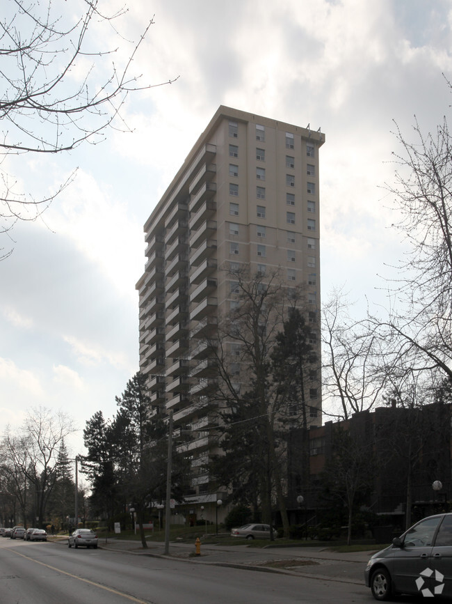 Building Photo - Grenadier Square