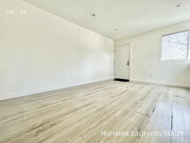 Foto del edificio - 727 Silver Lake Blvd