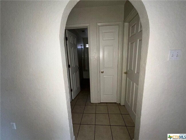 Building Photo - 1405 Dugger Cir