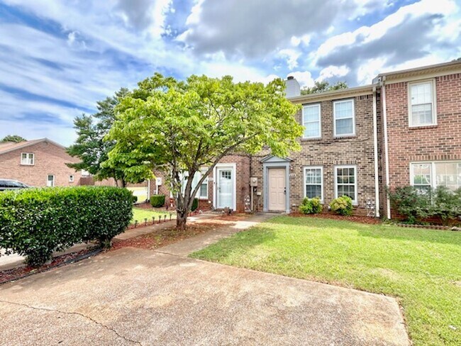 Building Photo - 119 Crescent Cir