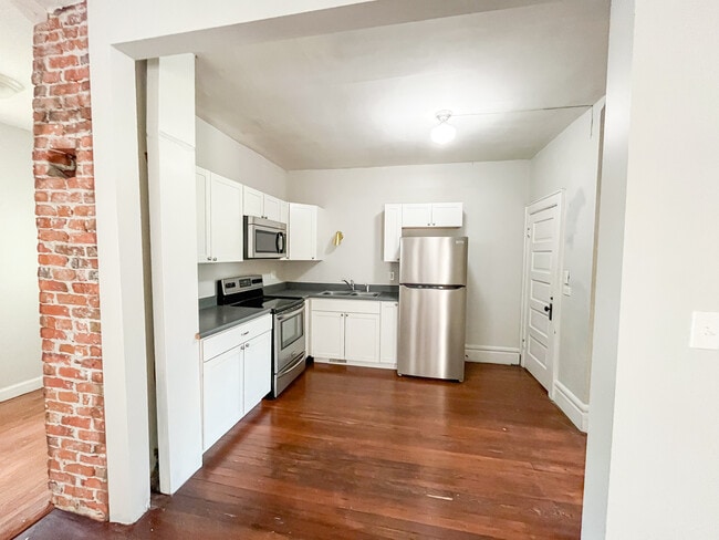 Cocina - 218 E Patterson Ave