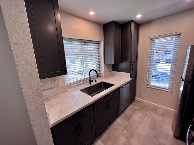 Foto del edificio - Newly Renovated 2B/2BA Condo in Mira Mesa!