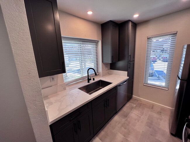 Building Photo - Newly Renovated 2B/2BA Condo in Mira Mesa!