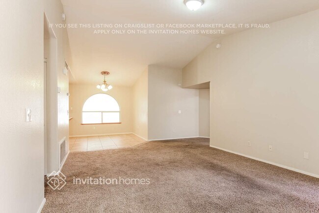 Foto del edificio - 7934 W Laurel Ln