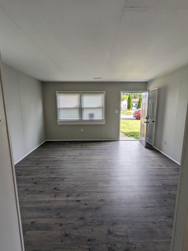 Building Photo - 1821 Moger Dr