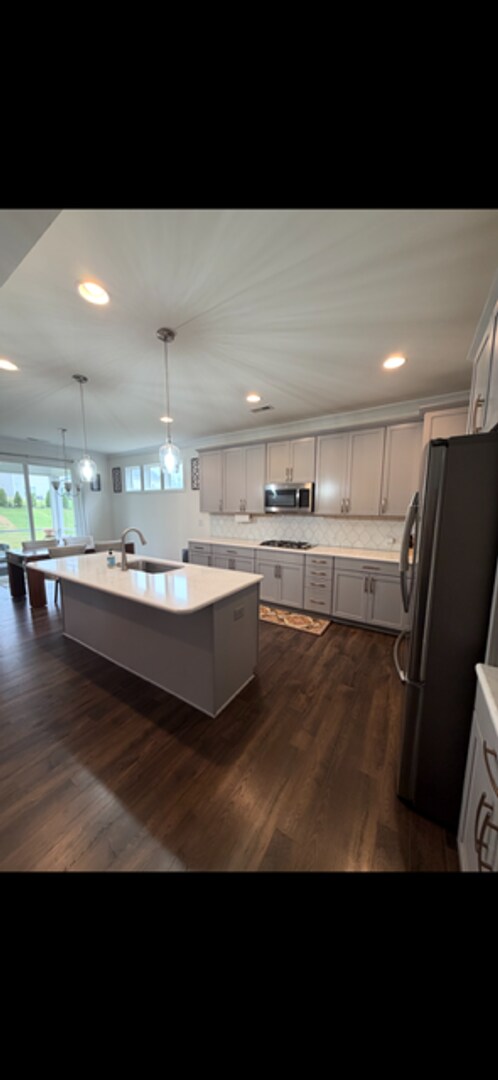 Foto del edificio - 15217 Shallow Ridge Rd