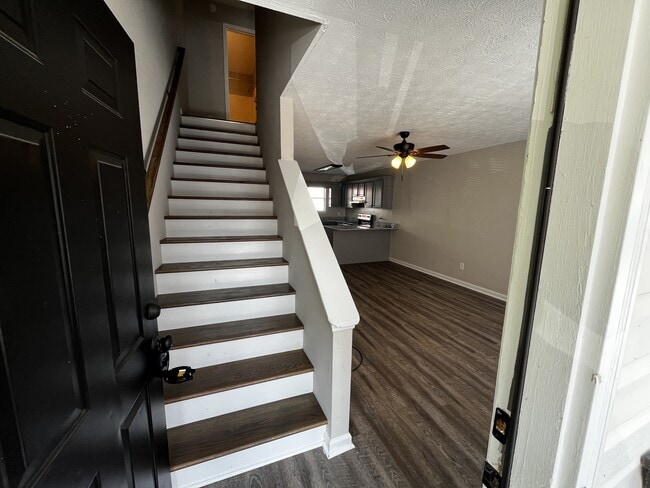 Building Photo - 26 Bama Ln