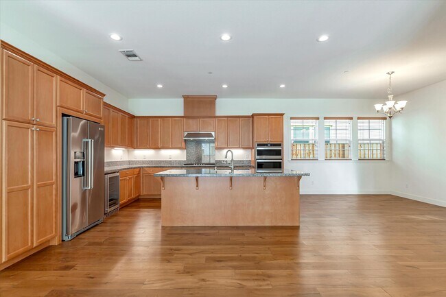 Building Photo - 721 Roseum Ct