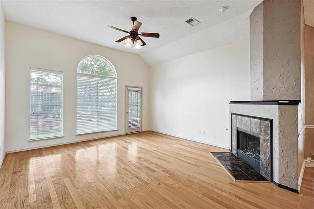 Building Photo - 2133 Mahogany St