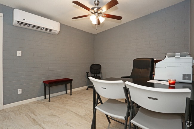 1BR, 1BA - 650 SF - Don Carlos Apartments