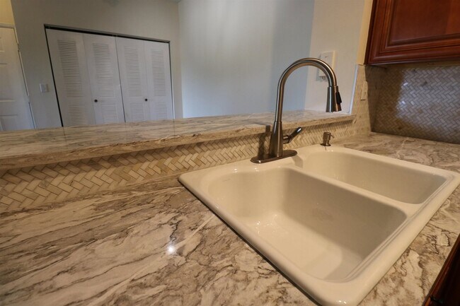 Foto del edificio - 625 Fairway Dr