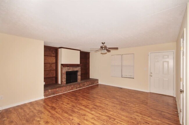 Building Photo - 6235 Queens Rd