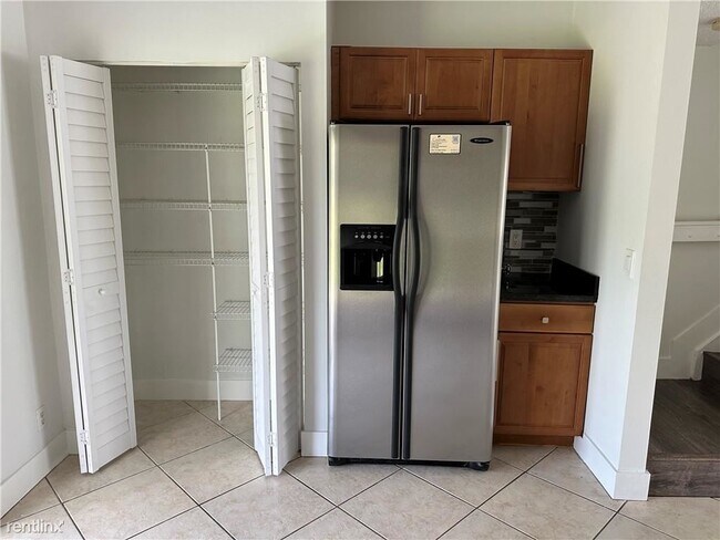Building Photo - 2 br, 2.5 bath House - 16681 Hemingway Dr