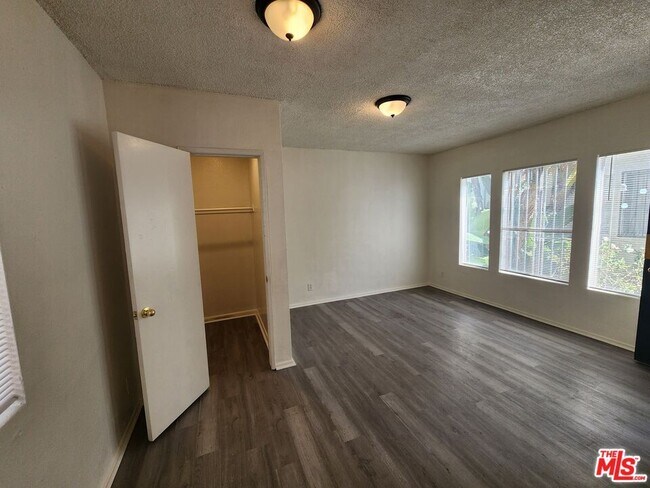 Foto del edificio - 534 W 47th St