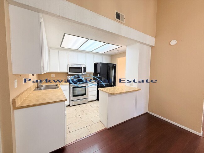 Foto del edificio - 2252 Durasno Ln