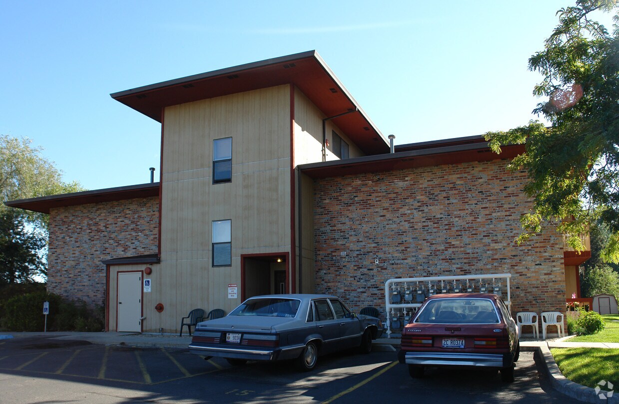 Building Photo - Oakhaven