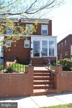Building Photo - 425 Kennedy St NE