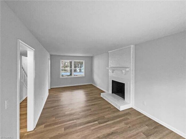 Foto del edificio - 5712 Landerwood Dr