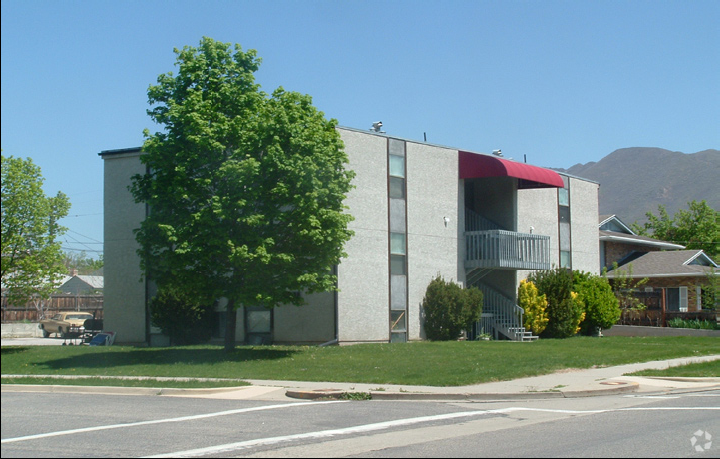 Foto del edificio - 1583 E Stratford Ave