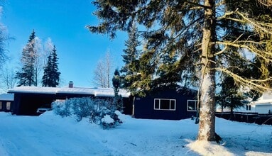 Building Photo - 2718 Lee St