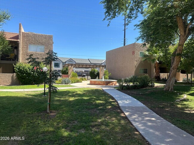 Foto del edificio - 5525 E Thomas Rd