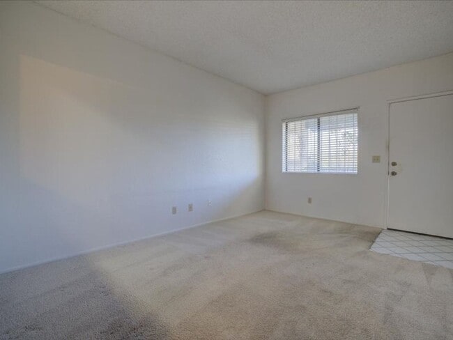 Building Photo - 2 Bedroom 2 Bathroom