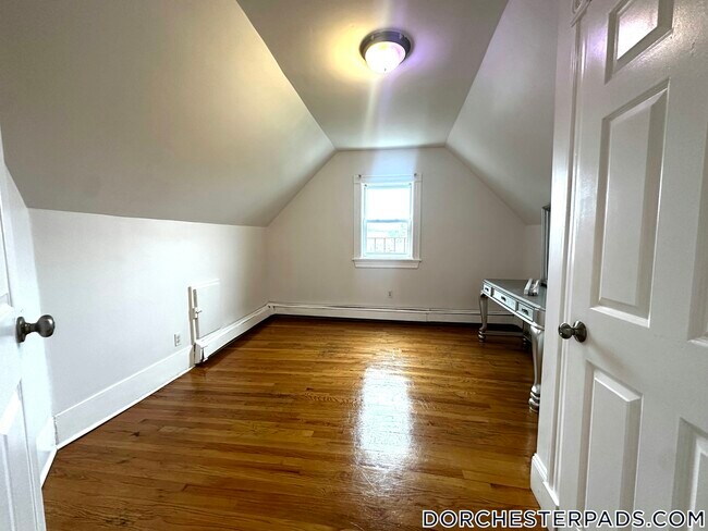 Building Photo - 30 Humphreys Pl