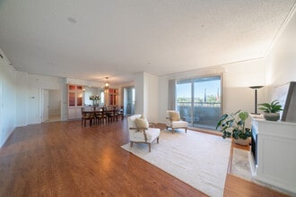 Building Photo - 1 Towers Park Ln