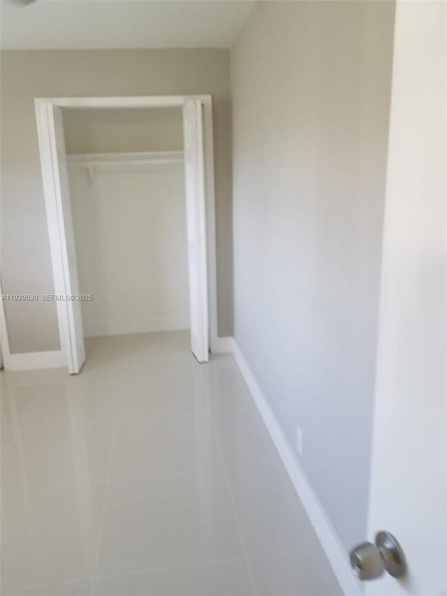 Foto del edificio - 1859 Wiley St