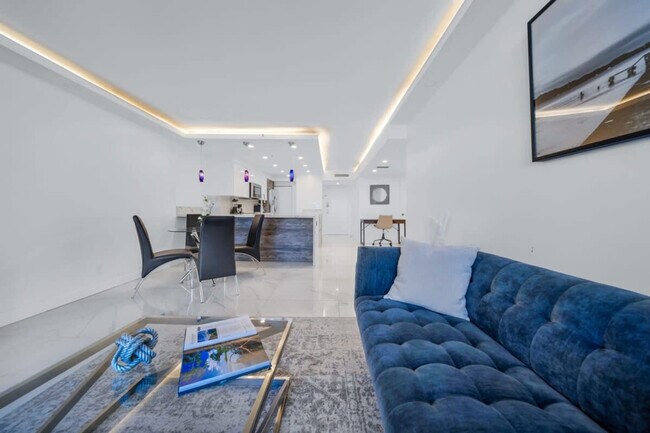 Foto del edificio - 1717 N Bayshore Dr