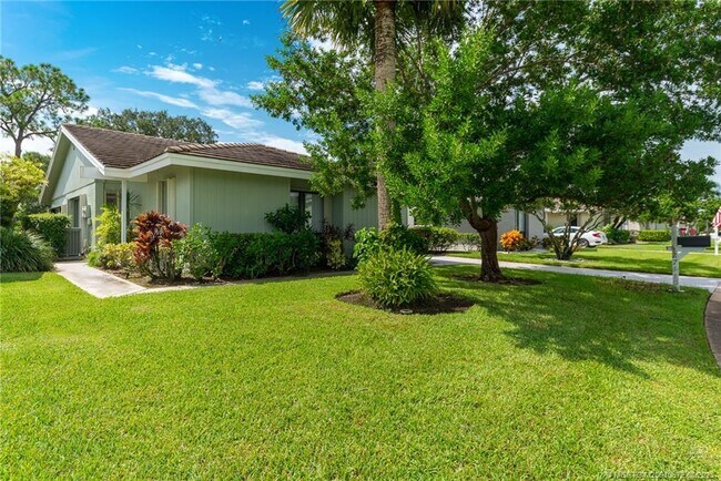 Building Photo - 2711 SW Egret Pond Cir