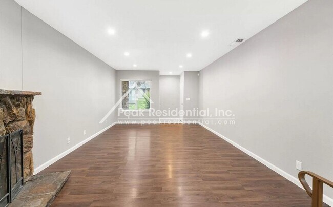 Foto del edificio - Updated 2bd/2ba Foothill Farms Duplex With 1 Car Garage