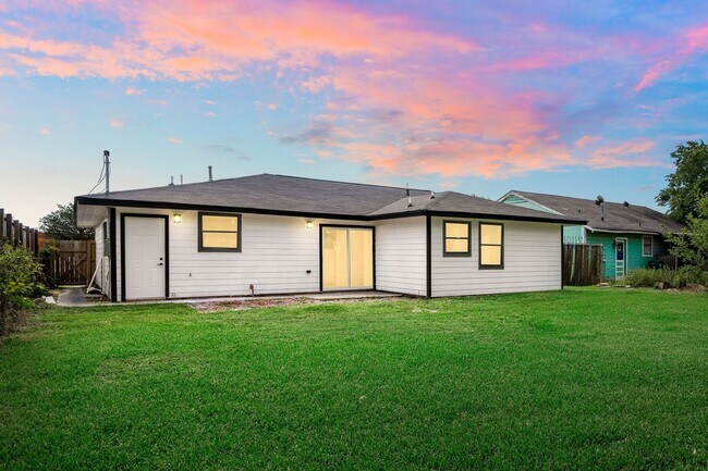 Foto del edificio - 404 Glenmore Dr