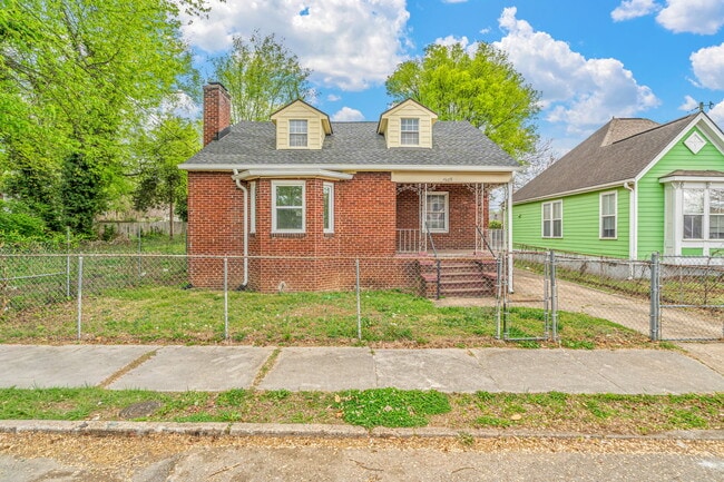 Photo - 1609 Dunbar St House