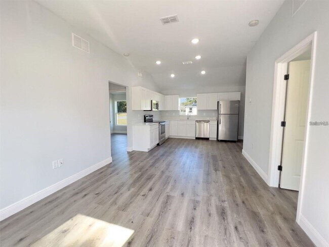 Foto del edificio - Charming 3-bedroom, 2-bathroom home nestle...