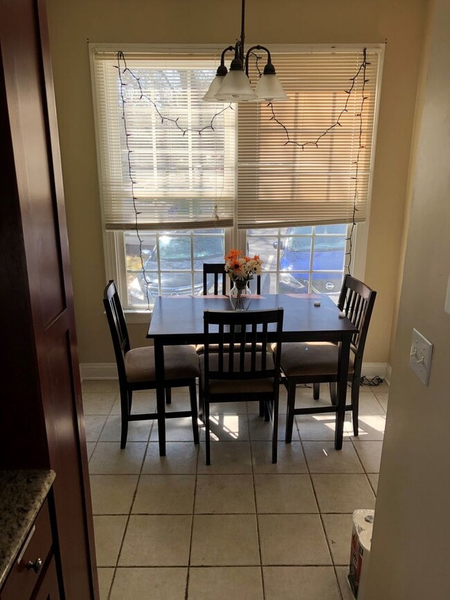 Foto del edificio - Available for the 2026-2027 lease term.