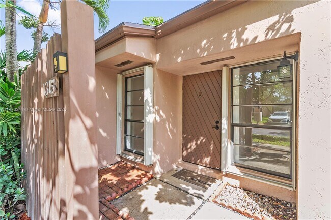 Foto del edificio - 1315 NW 122nd Terrace