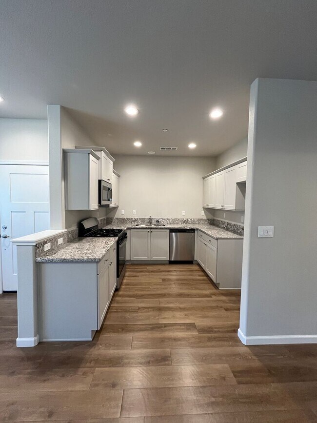 Building Photo - 4318