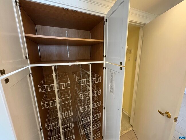 Building Photo - 500 Crestwood Dr