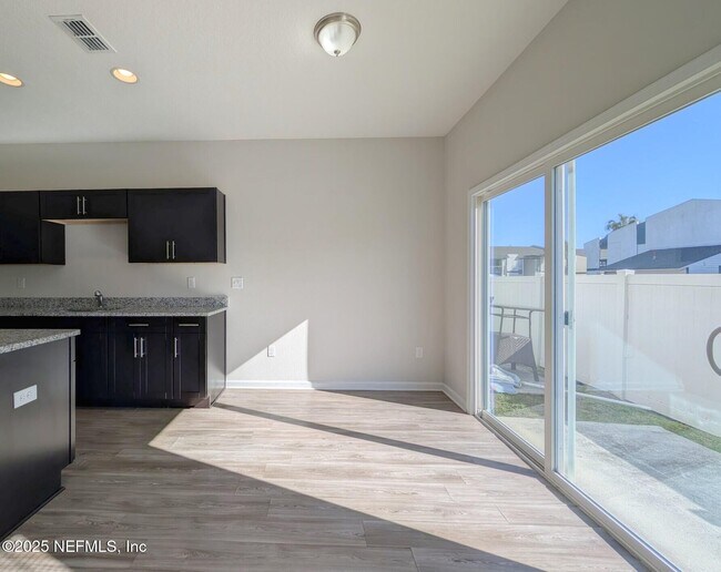 Foto del edificio - 6023 Carolines Ct