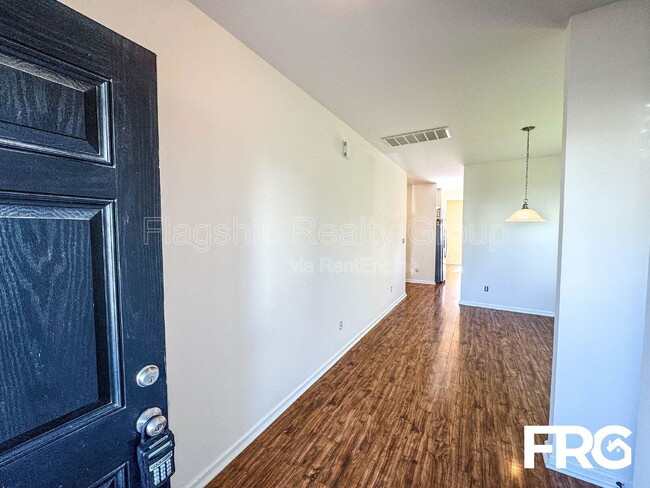 Building Photo - 1021 Jade Ln