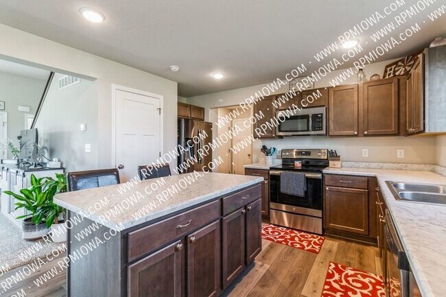 Building Photo - FINISHED BASEMENT!! 4 Bed, 2.5 Bath in Elk...