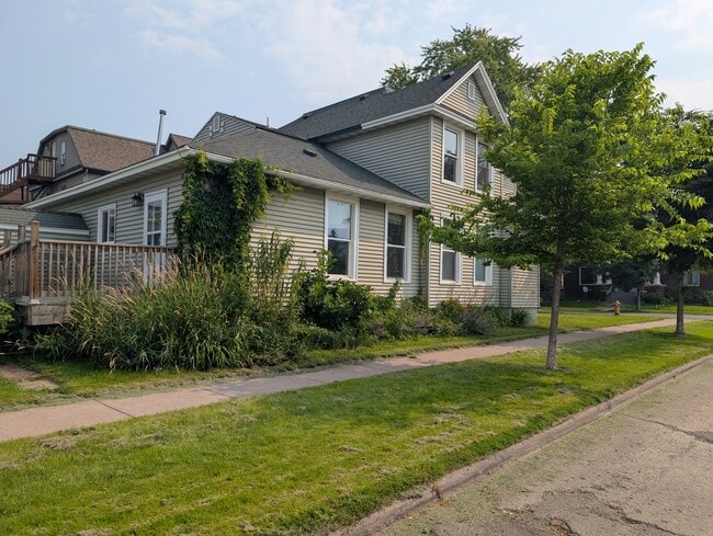 Building Photo - 1725 Hughitt Ave