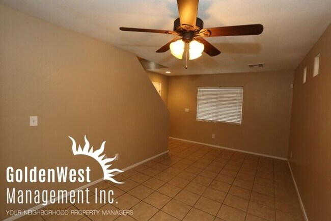 Building Photo - Welcome to this Exquisite 3Bdm 1.5Ba Home!