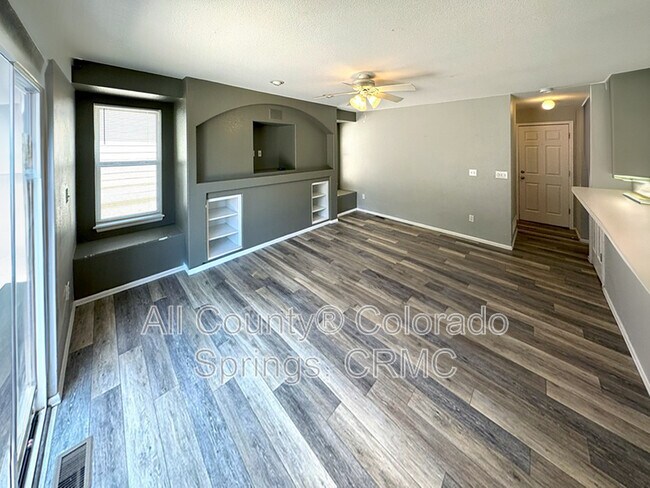 Building Photo - 5859 Instone Cir