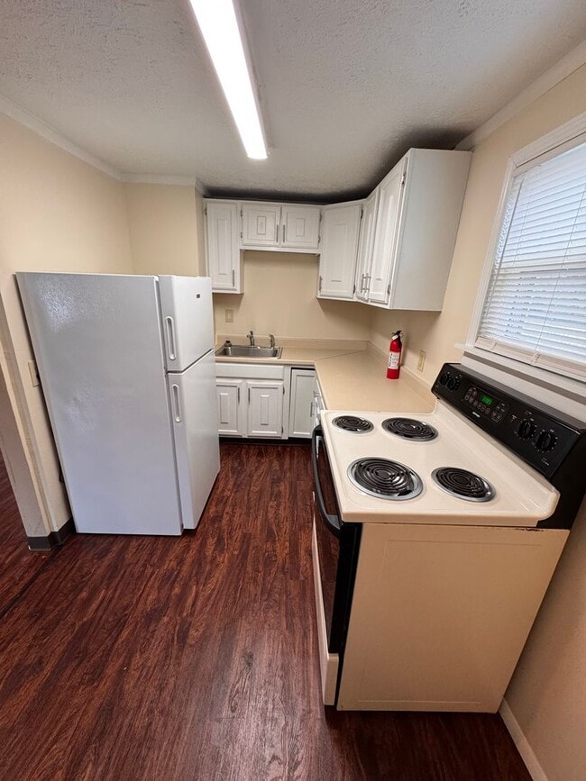 Building Photo - 32 Stambaugh St